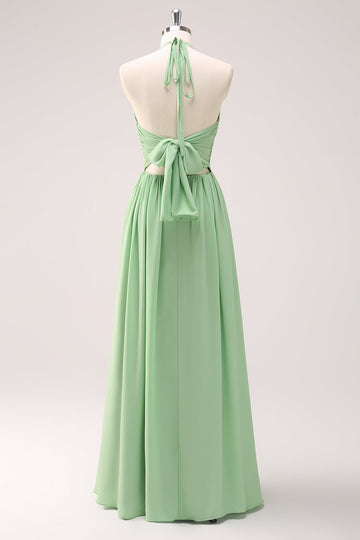 Vestido largo de dama de honor con cordones sin espalda halter de color verde claro